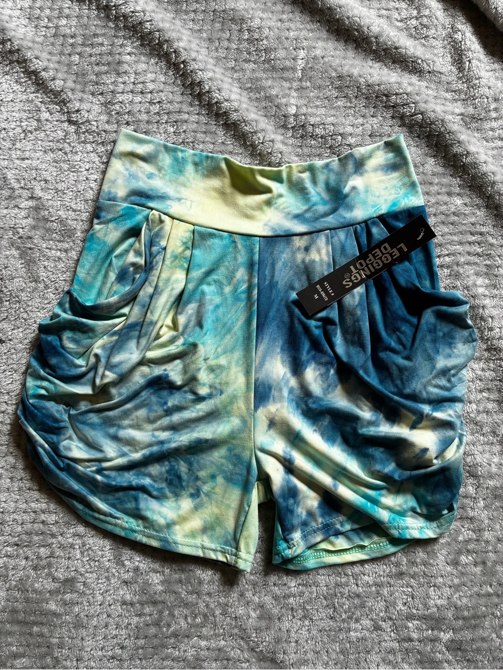 Bundle of 4 Leggings Depot Women’s Tie-Dye Blue & Green Athletic Shorts. NWT